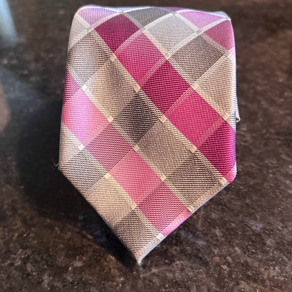 PERRY ELLIS PORTFOLIO Men’s Tie • Lavender & Gray Plaid • 59”L x 3”W - Picture 3 of 8